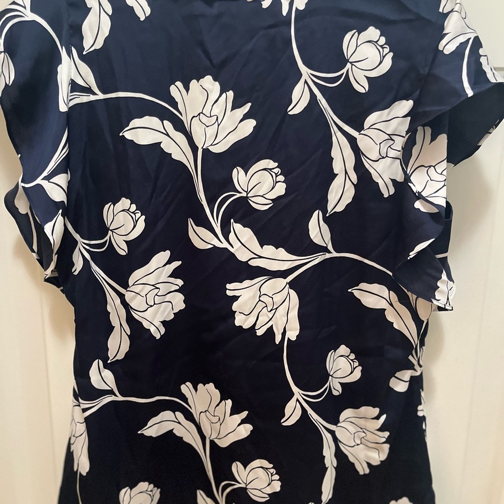 White House Black Market Medium Dark Blue and White Floral Blouse - Picture 2 of 3
